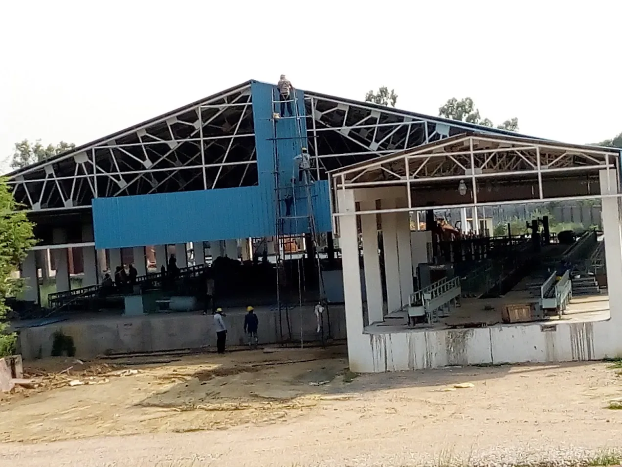 Steel roof structure at industrial shed project
